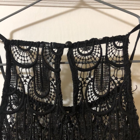 Black crop top from Envy - Picture 4 of 5